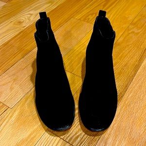 Nine West NWJARA suede bootie